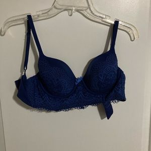 VICTORIA’S SECRET Lace Bra, Size 32D